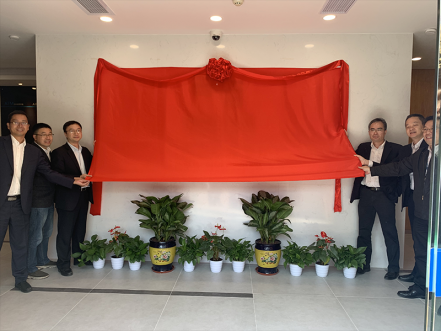 智能营业厅建设取得突破希望，，南网第一无人自助营业厅揭牌